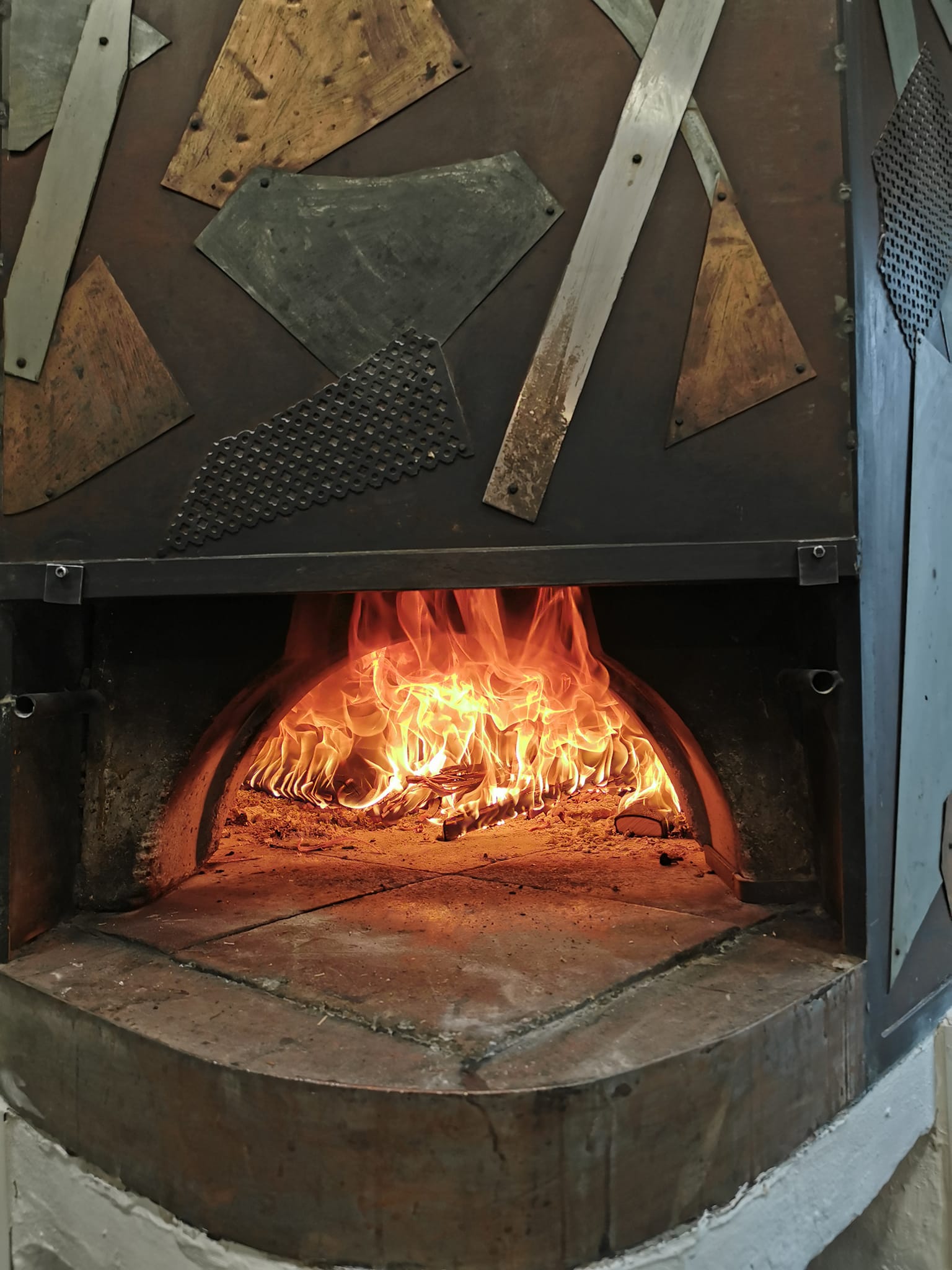 Four a bois traditionnel Chez Dom Pizza